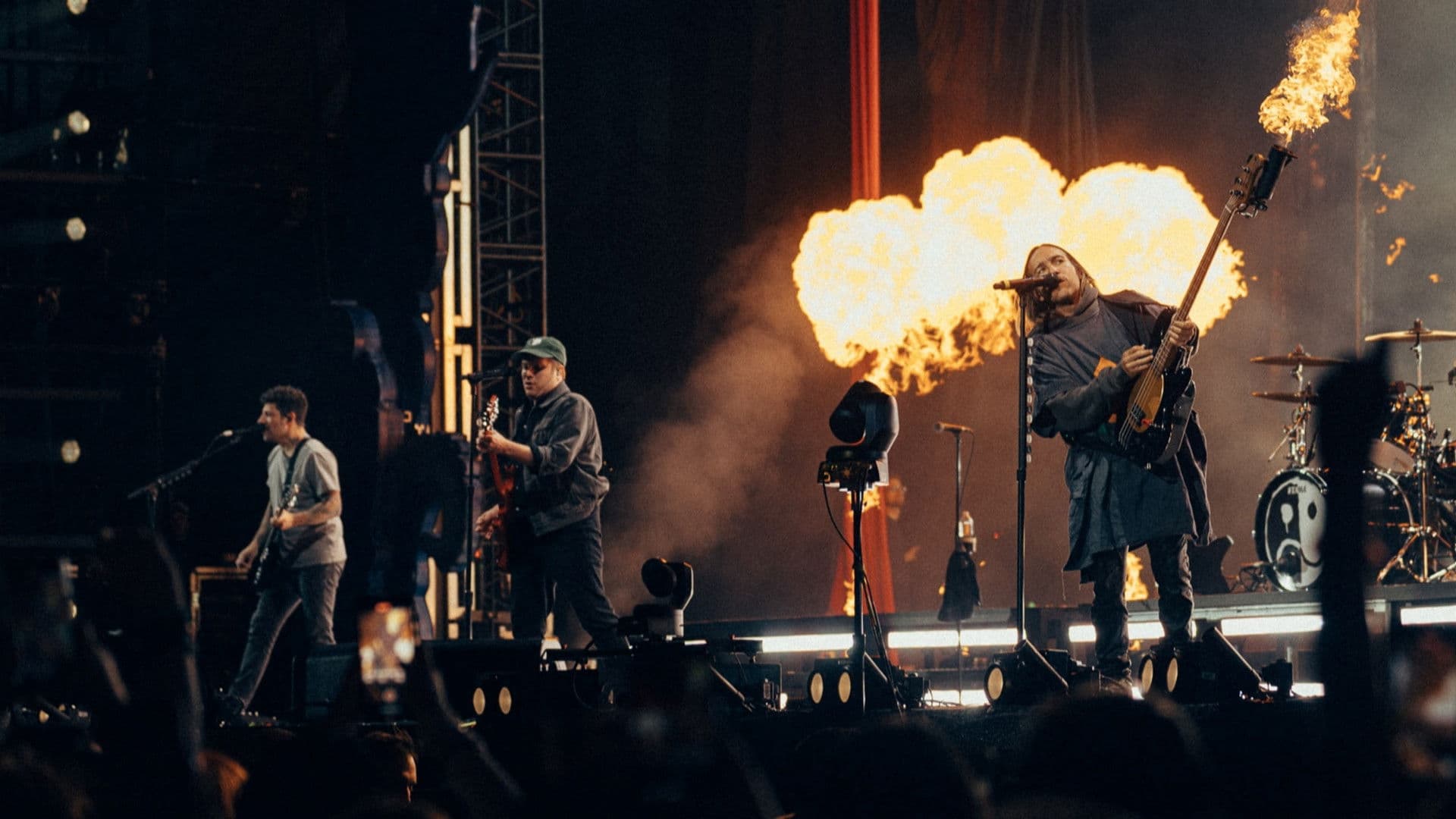 Fall Out Boy - So Much for (2our) Dust: Live from Madison Square Garden